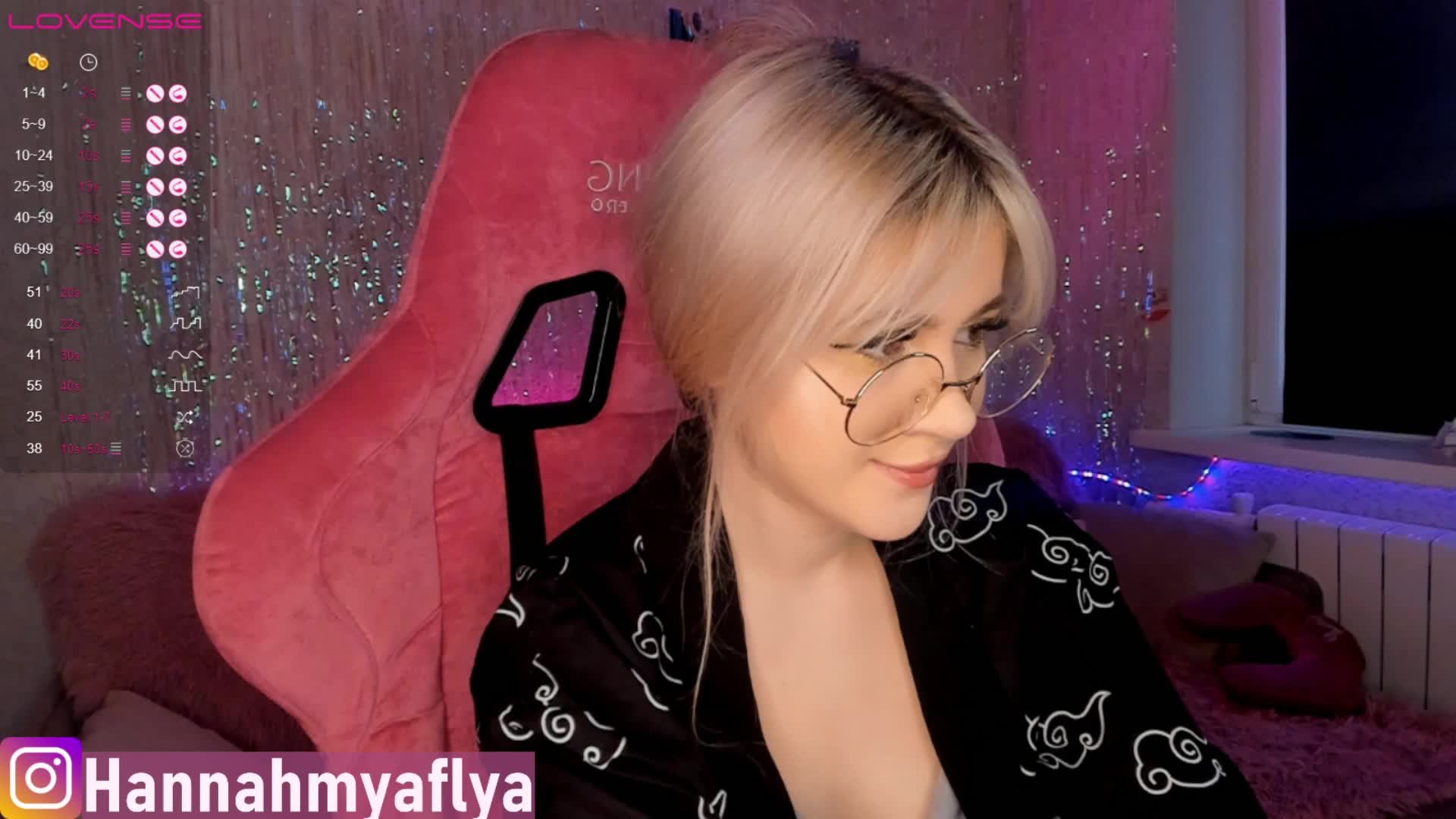 that a lot of orgasm and sexy dance - video by kewpiedevil cam model