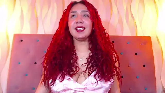 My pussy so close to the camera - video by IsabelaLatina cam model