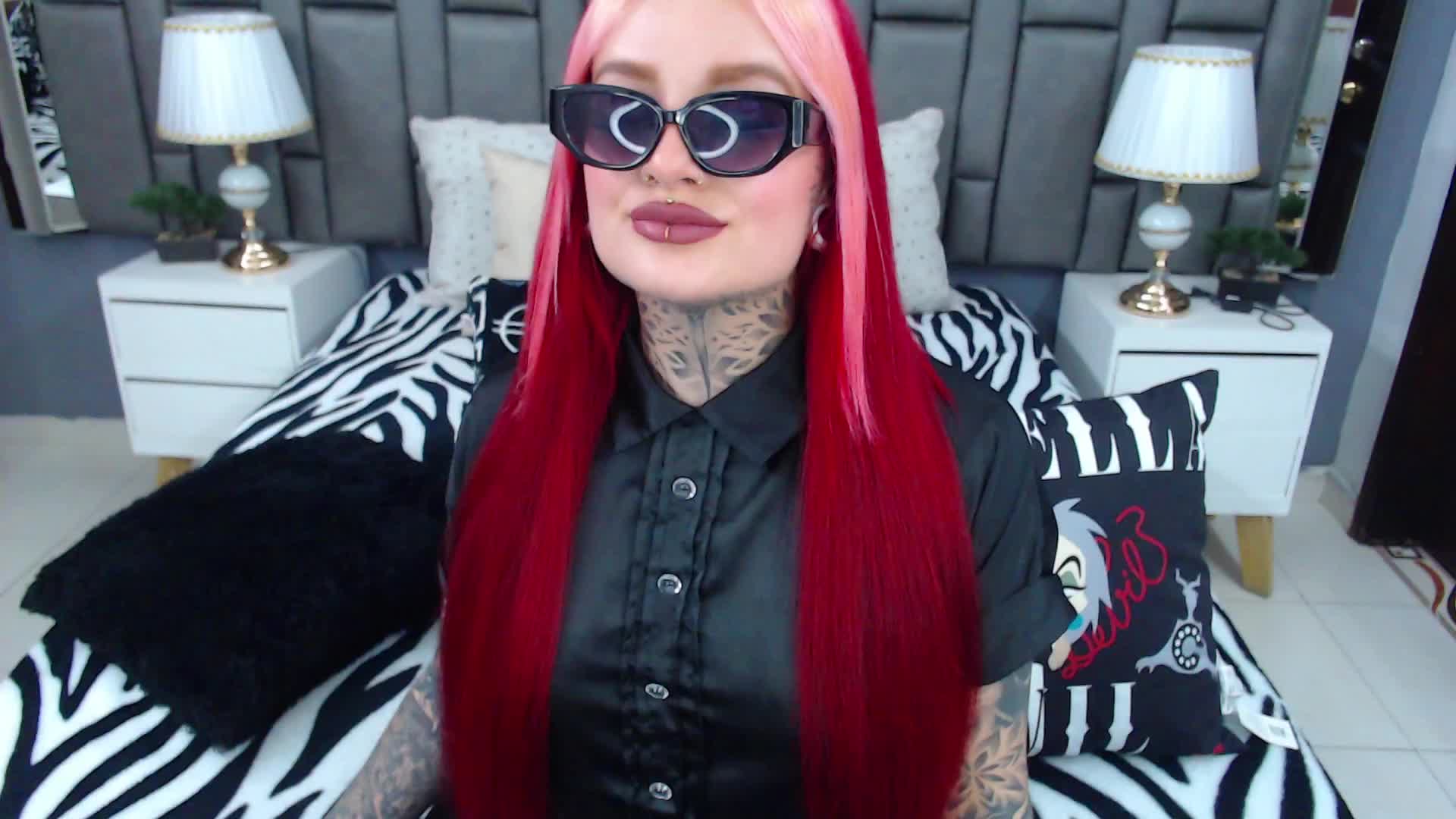 smoke and play with my pussy for u !!!! - Vídeo de Anaii_Gomez, modelo de vídeos