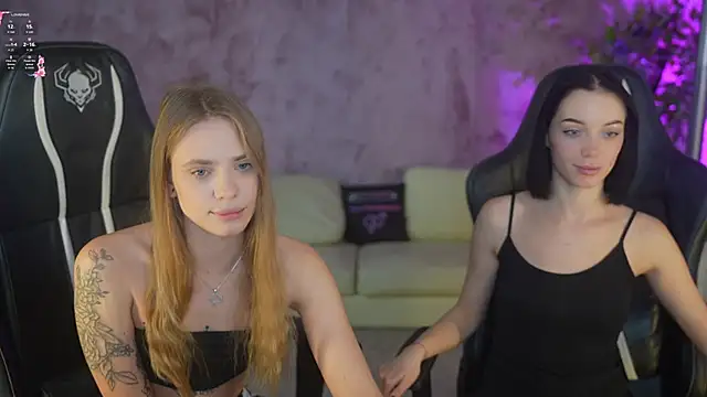 Hot French kiss 💋 lick tits and moree - video của người mẫu cam Angy_Netal