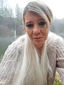 NAKED neben dem Gewerbegebiet - Video von Sexy_Sparkling_ Cam-Model