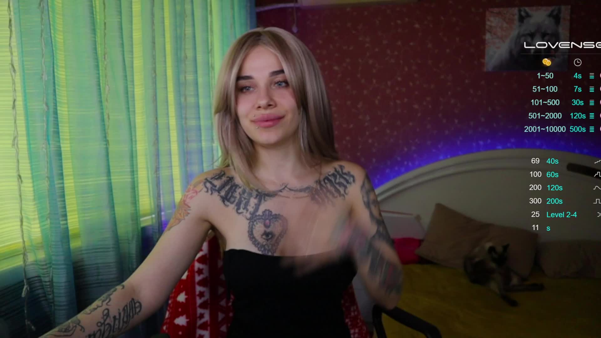 playing with lips - βίντεο μοντέλου Queen_of_pain