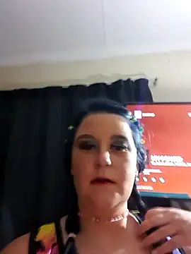 I have no idea whats going on in this video lol Give it a HEART