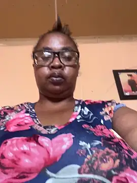 Spread huge ass - video by ZOQULUx cam model