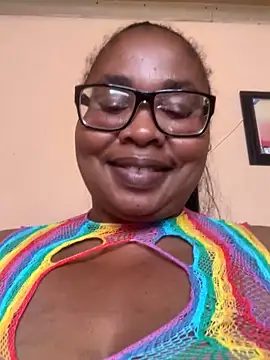 Bouncing huge ass en clap it but en seee - video by ZOQULUx cam model