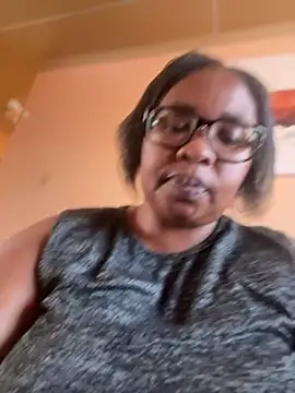 Pussy play - video by ZOQULUx cam model