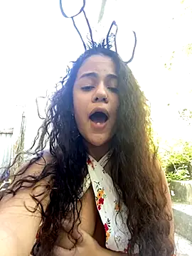 ♥️PLAY WITH MY BOOBS PUBLIC PLACE ♥️ - video by demonaughtyyy cam model