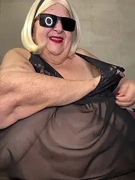 hot ass open wide + pussy wet - video by mariannecox cam model