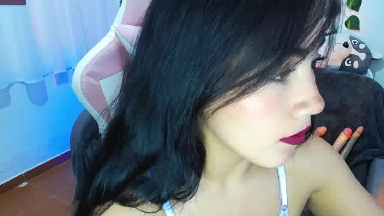 I LOVE WALLS YOUR DEEPT COOK - video by KAROLIVONNE cam model