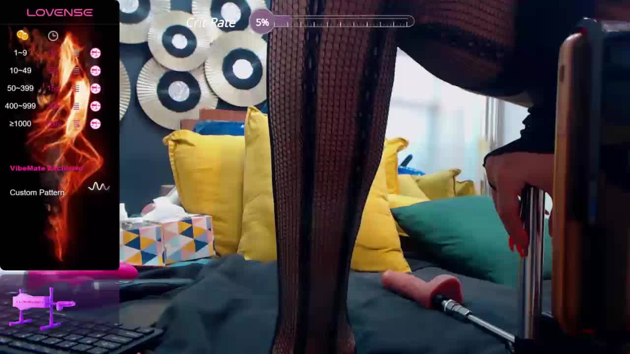 KarlaHartley, the ultimate mature cougar, rides her fuck machine for 8 minutes of hardcore anal play - Vídeo de KarlaHartley, modelo de vídeos