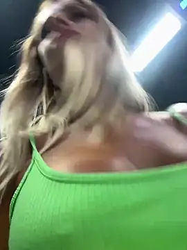 Squirt in public gym - video by SophieVJ cam model