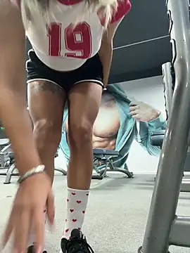 Find a guy who take a blowjob in fitnes + Cum💦💦 - video by SophieVJ cam model