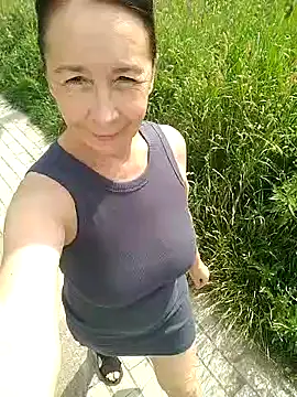 On a walk❤️ – видео вебкам-модели Celine_Faer1