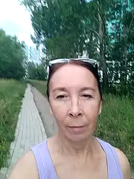 I invite you for a walk 💋 Public Show – video modela na kameri Celine_Faer1
