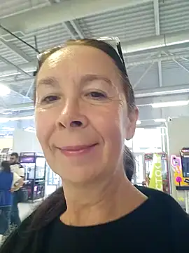 I'm walking through the shopping center Public Show– Celine_Faer1 kameramodell videója