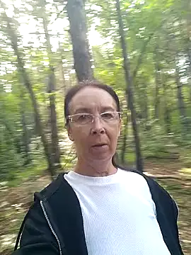 Interesting in the forest 🌳🌳🌲 Public Show - Celine_Faer1主播的视频