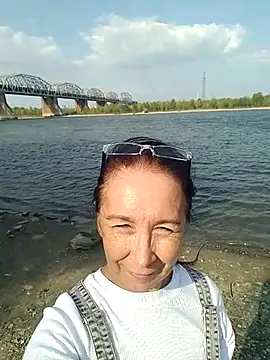 On the river  Public Show - video av Celine_Faer1 cam model