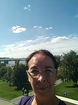 Walk along the Embankment😄💗  Public Show－カメラキャストのCeline_Faer1の動画