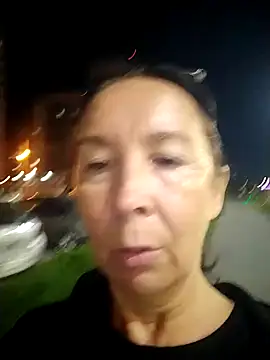 Walking around the city at night 😍🏙️Public Show – video od webkamerové modelky Celine_Faer1