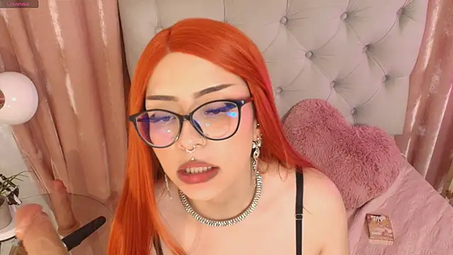 Gagging and rubbing fingers in my ass - video by Misselektra__ cam model