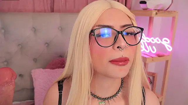 Throat & Saliva Skills - video by Misselektra__ cam model