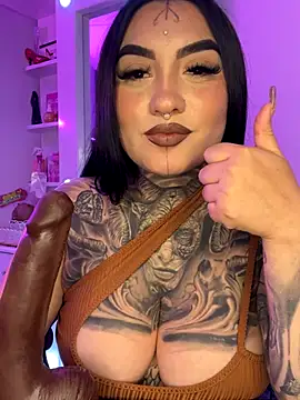 Giant cock in my tight pussy – video od webkamerové modelky CloeeBeckam