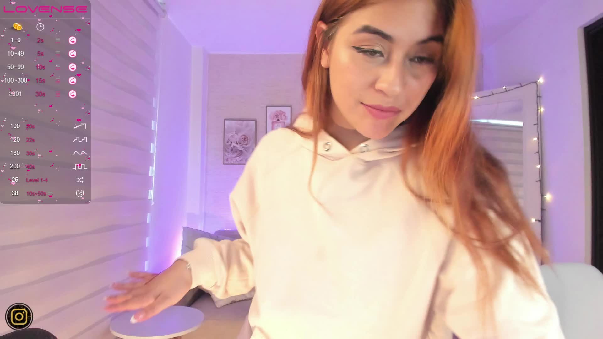 Sexy Play Pussy - video by aliss_ev cam model