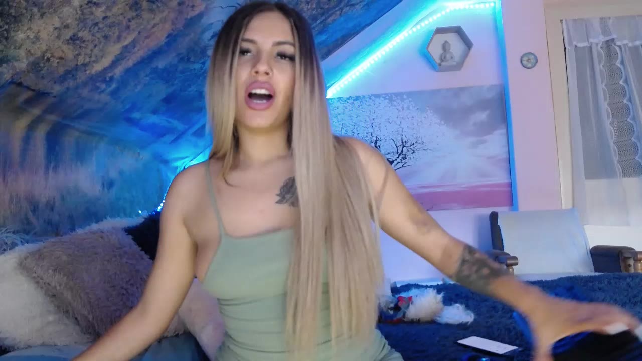 [9 Aug 18:43] Private Show-lovaglás előlről-hátulról - vídeo de la modelo de cam Puszedli