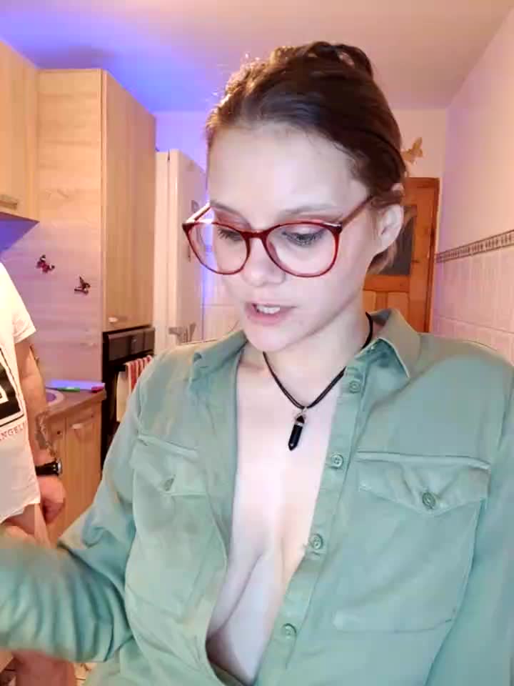 Fuck Doggy&Big Squirt - فيديو من Tasty_Shape موديل الكام