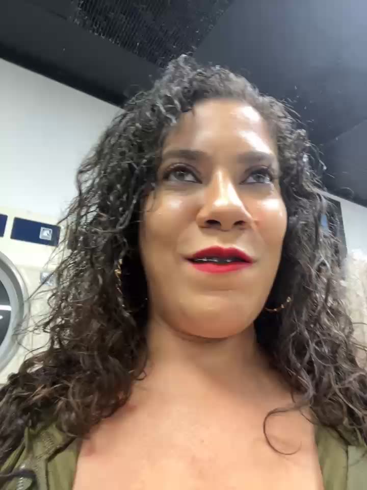 take my clothes off in public laundrymat - Bigbuttbrooklynn主播的视频