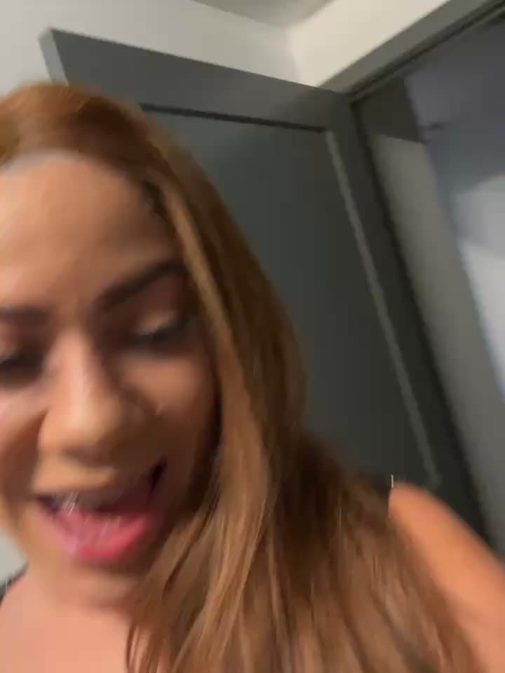 Anal amateur show with bbc in ass - video van Bigbuttbrooklynn cam-model