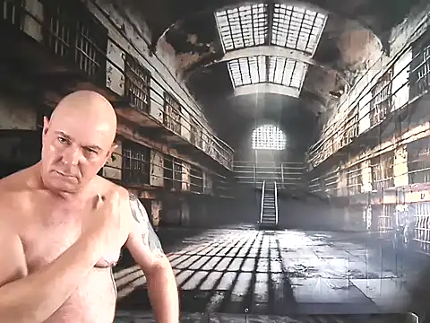 Green shorts, steel cock ring, verbal - vidéo du modèle de showcams ManlyPrisonGuy