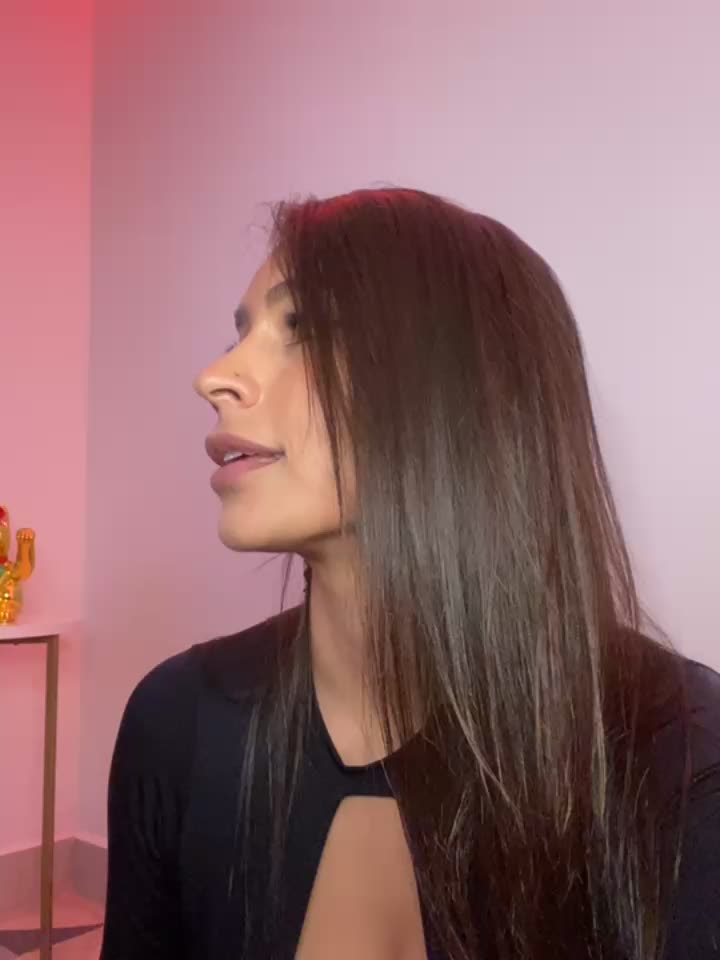 Mau sexy, all naked, play with my fingers, fuck my pussy with dildo! - video by Mau_White cam model