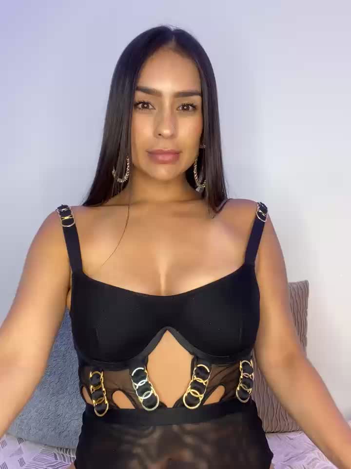 Sexy dance and all naked! - video by Mau_White cam model