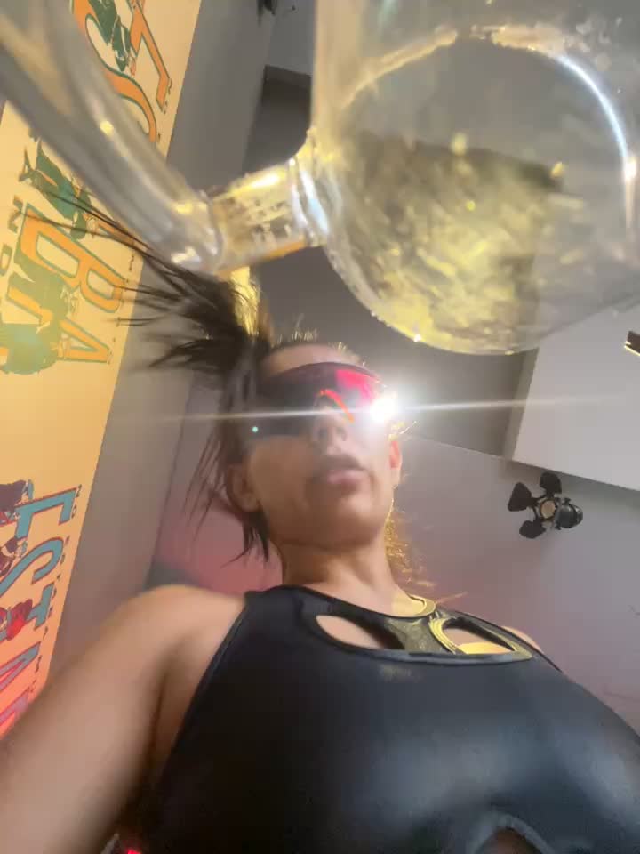 masturbation in public bathroom - video by Mau_White cam model