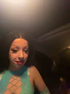 SUCKING MONSTER BBC TOPLESS IN CAR🥵‼️ - vídeo de la modelo de cam Katalinastarr