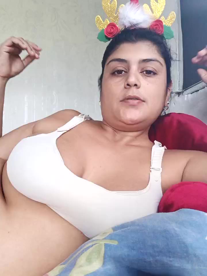 I dance to you erotically and smell my panties while you cum!! - video by AlyDenalioficial cam model
