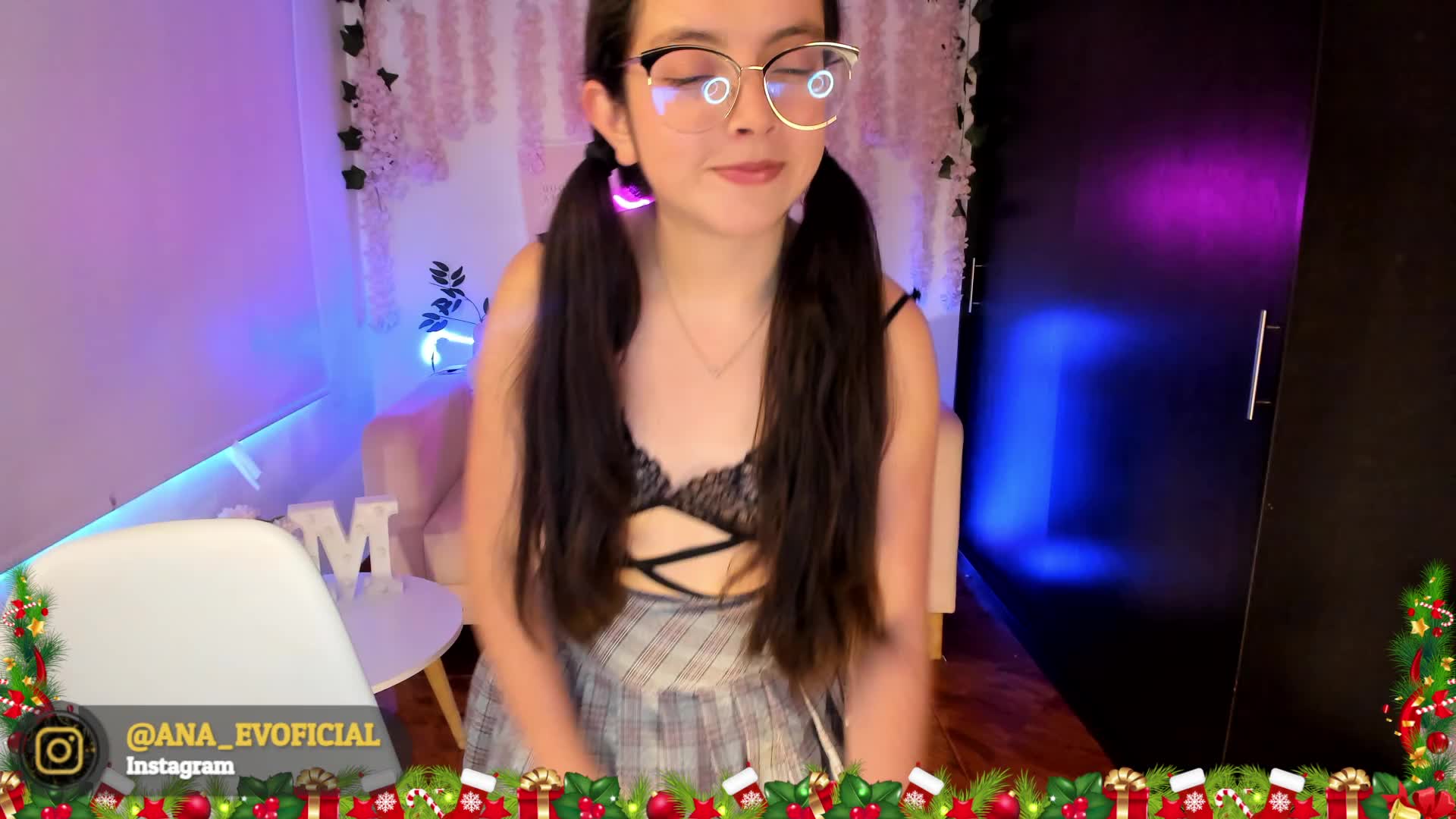 SCHOOLGIRL SUCKING COCK - ana_ev 캠 모델의 동영상