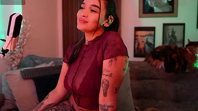 squirt on your face - video by HannahW_ cam model