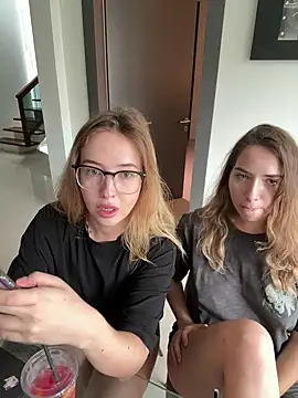 PVT. SPREAD ASSHOLES - video av Nura_n_Sarah cam-modell