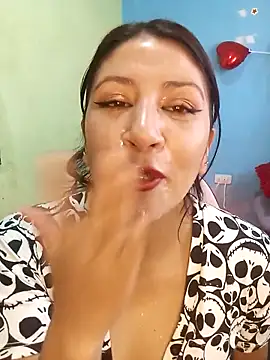 I like the mess with my face and body covered in saliva. – video modela na kameri shinobu_kocho_11