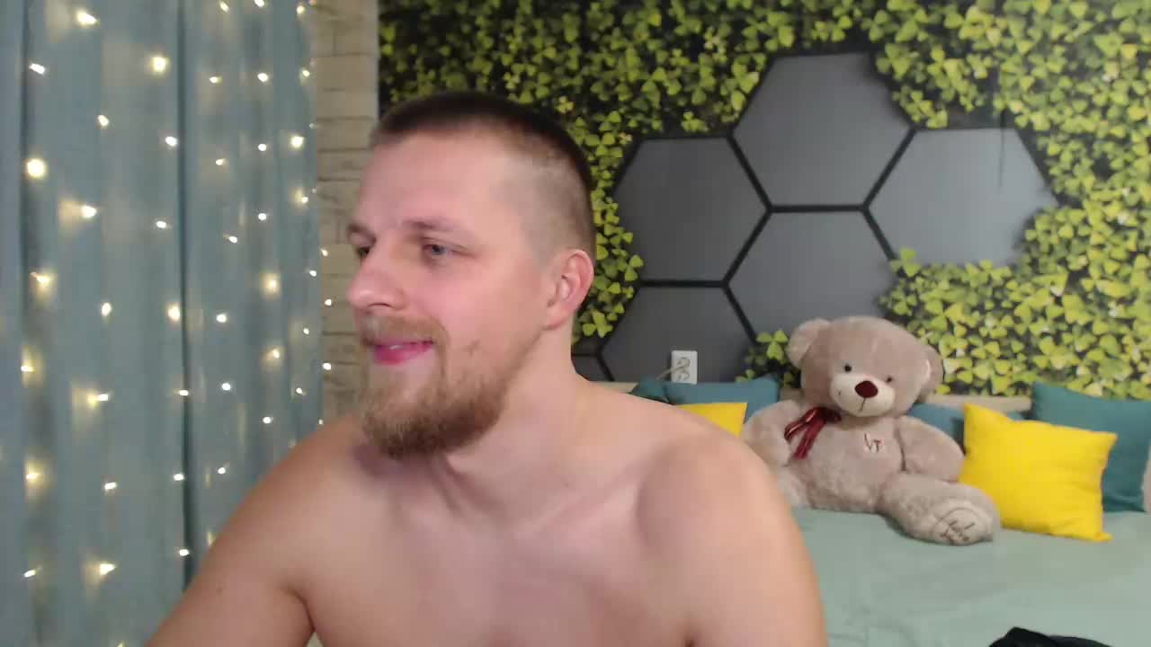 who wants lick my ass hole? - video av VikingChrisss cam model