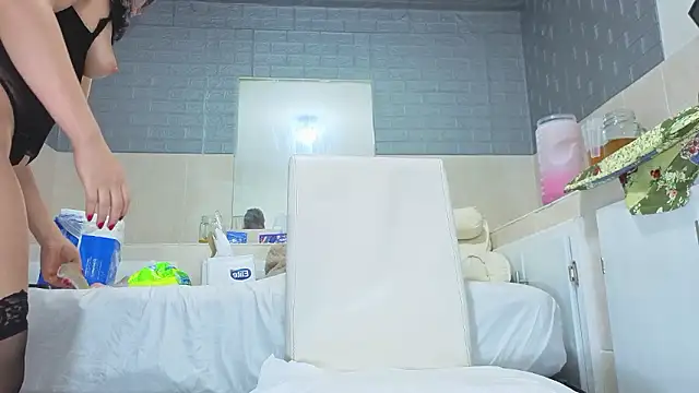 フェラしながらアナル＆潮 blow job while anal & squirt－カメラキャストの-_MARINA_-の動画