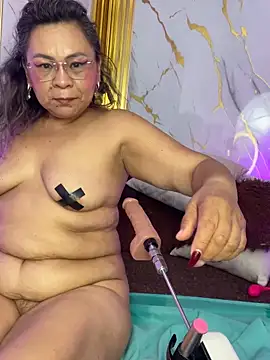 Private Show show feet nails
