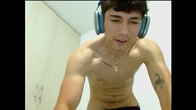 [24 Sep 19:23] Private Show - video av ChicoMaloFfF cam model