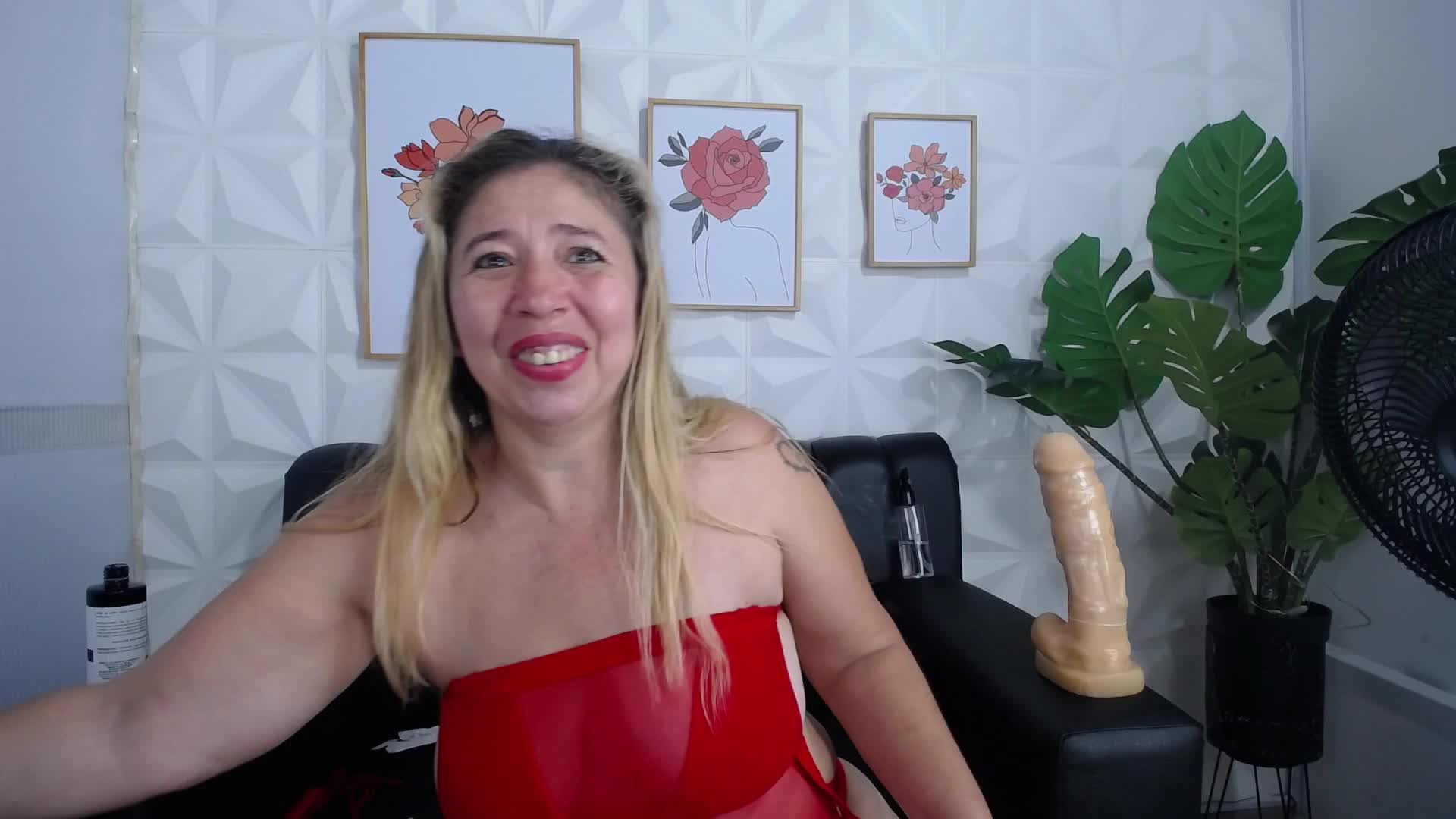 [29 Sep 01:12] Private Show fucme pussy dildo big - vídeo de Valentinaa_mature modelo de câmara