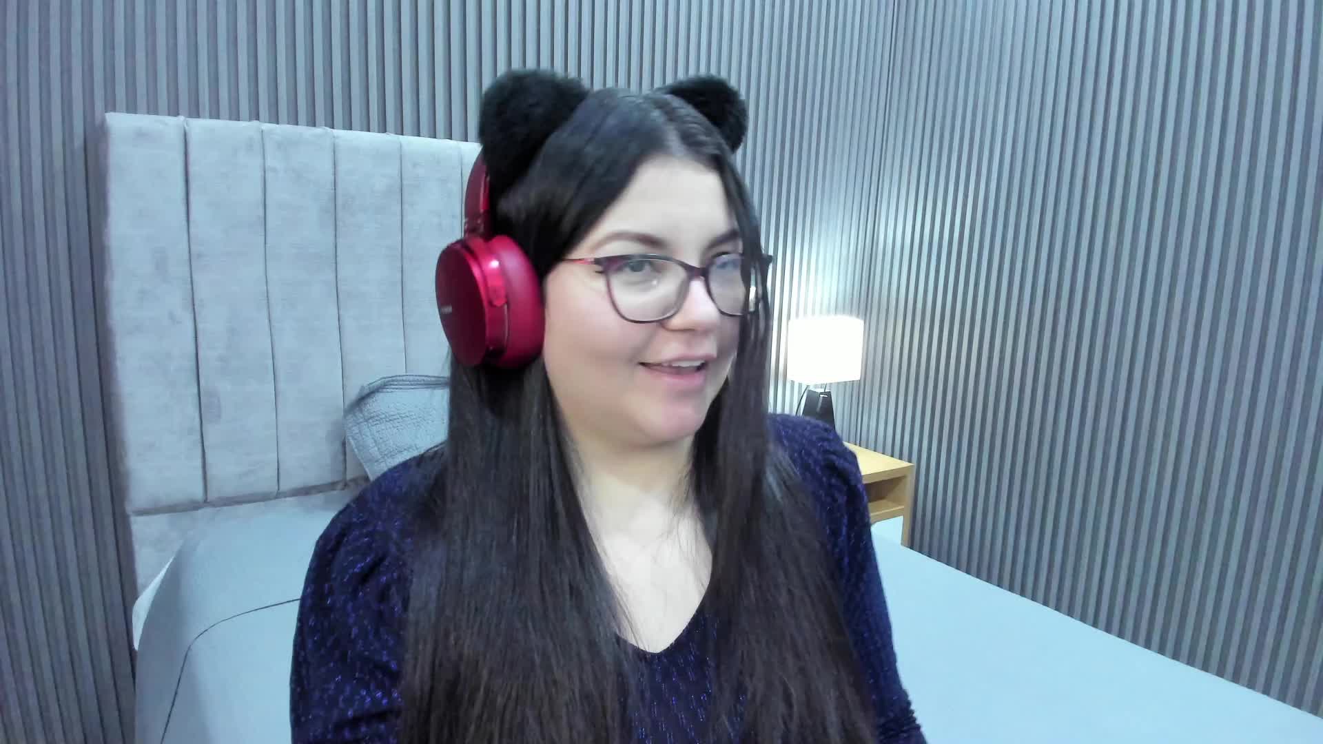 [17 May 04:30] Private Show - vidéo du modèle de showcams AnaRedgrave_