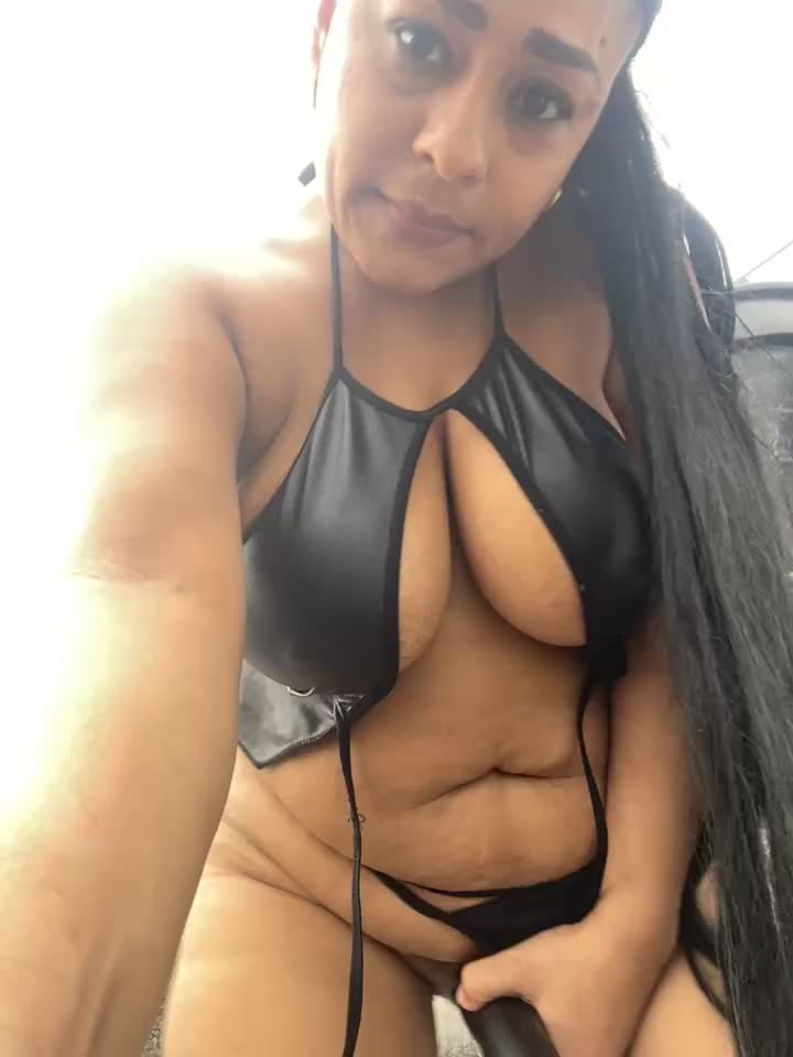 SUCK DILDO, FUCK PUSSY AND RIDE DILDO IN THE TERRACE - vídeo de la modelo de cam sofia_xxx02