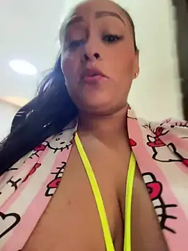 MASTURBATION IN THE PARKING LOT AND SQUIRT SHOW - vídeo de la modelo de cam sofia_xxx02