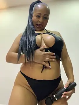 BOOB Bounce and Riding a Wet Dildo in Her Pussy ♥ - vídeo de la modelo de cam sofia_xxx02